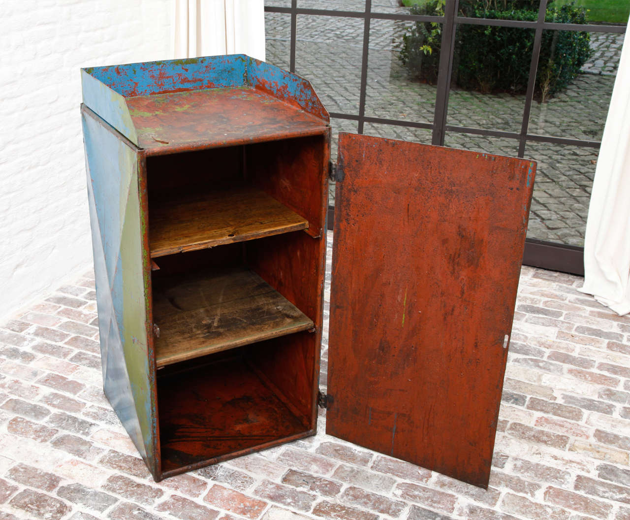 Iron Cabinet in Distressed Paint In Excellent Condition For Sale In Sint-Kruis, BE