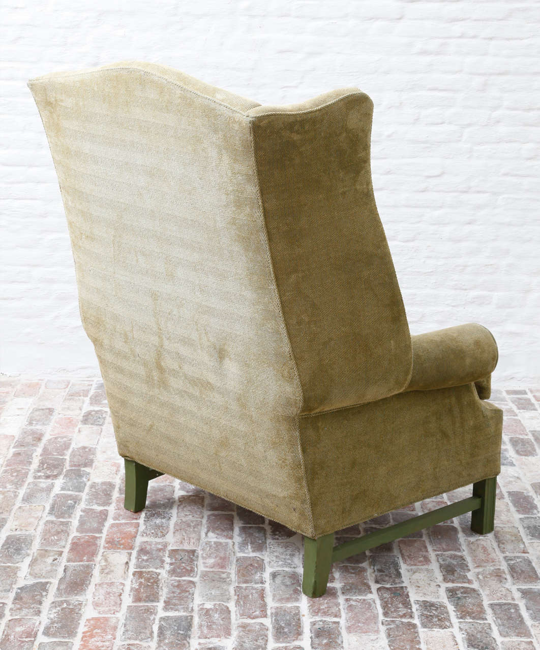 Green Painted Oversized English Wingback Armchair In Excellent Condition For Sale In Sint-Kruis, BE