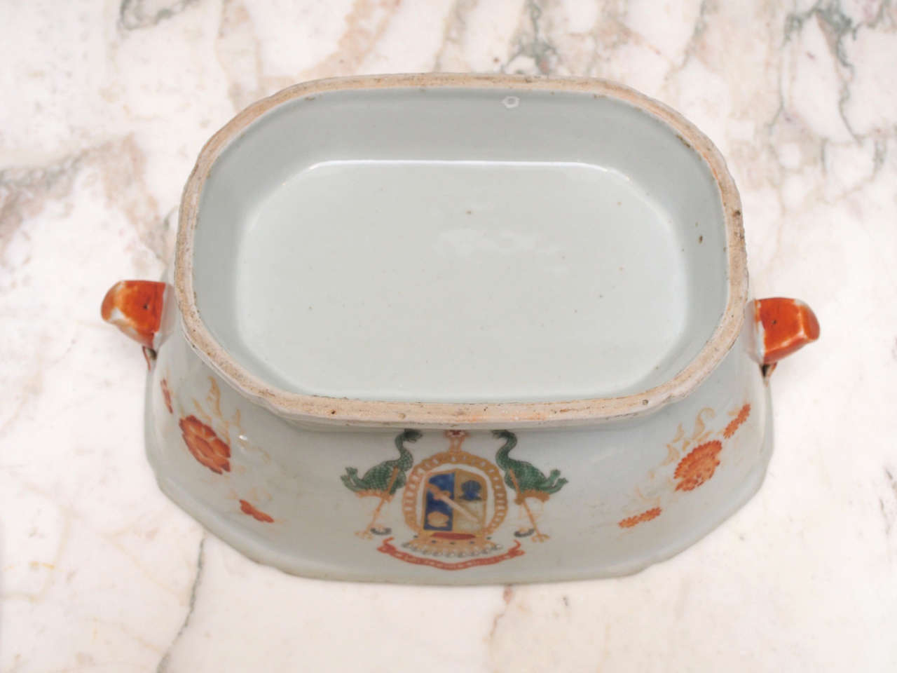 Early 19th Century Chinese Export Armorial Tureen with Cover For Sale 2