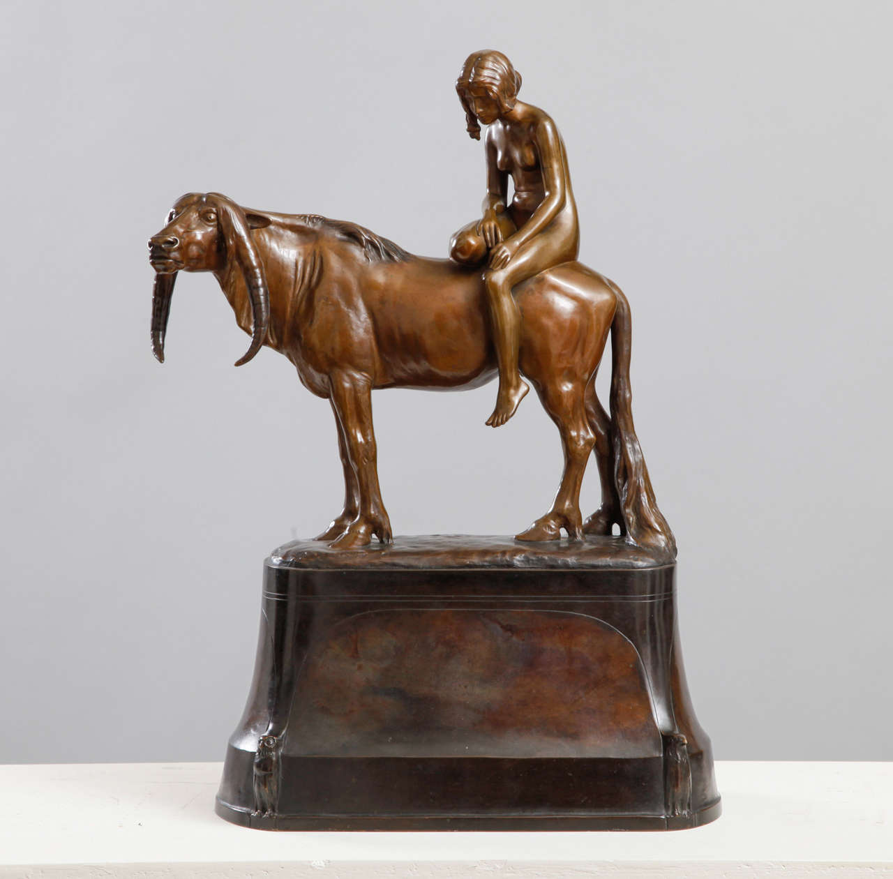 Sculptor Hermann Haase-Ilsenburg started in 1903 to exhibit genre sculptures at the 'Grosse Berliner Kunstausstellung.' He also took part in other exhibitions such as the 'Glaspalast-Ausstellung in Munich' in 1912 and 1913; and in 1913 in