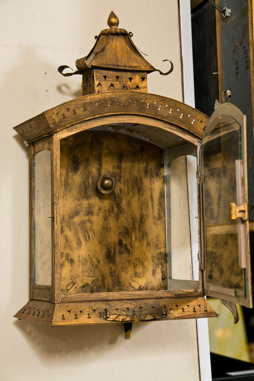 Pair of Tole Lantern Wall Sconces In Good Condition In Manhasset, NY