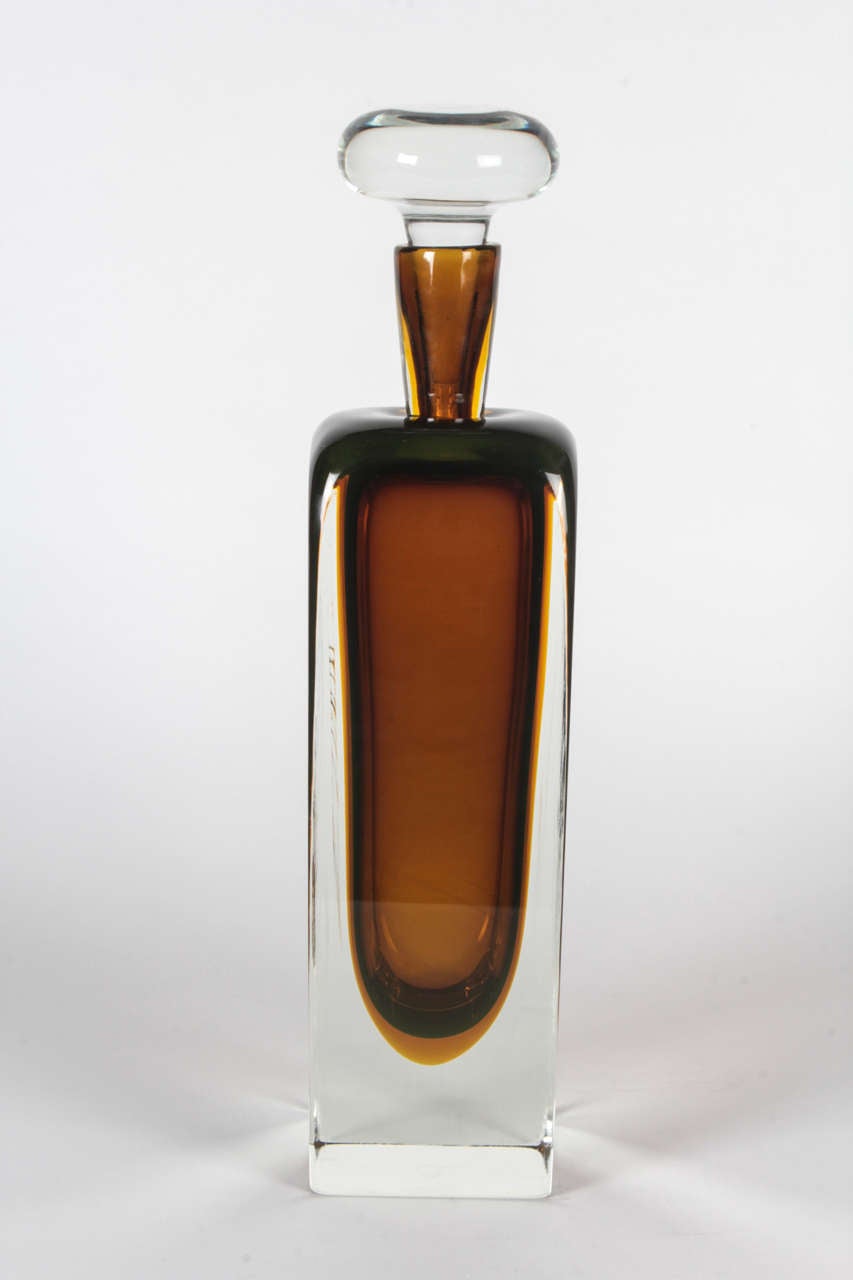 Flavio Poli, (1900-1984), Italy
Seguso Vetri D’Arte, Italy. 

Bottle with stopper, circa 1950s.

Spectacular large decanter or bottle with stopper with a golden cognac cased glass interior tear drop form suspended in a solid clear glass body by