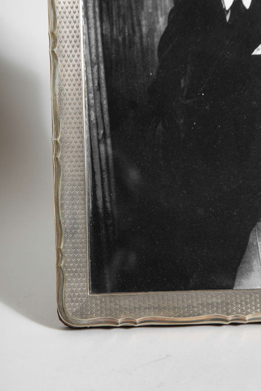 Walker & Hall English Art Deco Sterling Silver Photograph Frame In Good Condition For Sale In New York, NY