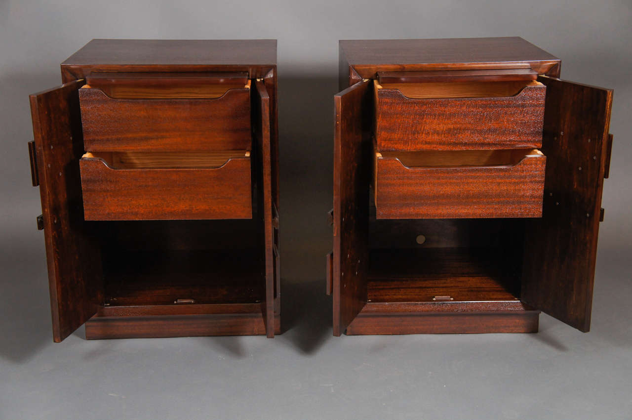 Pair of Kittinger Bedside Cabinets In Excellent Condition For Sale In Hudson, NY