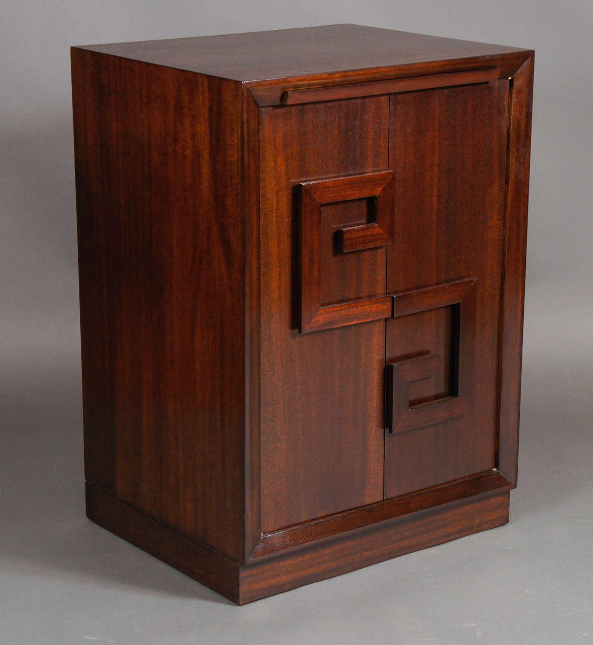 Pair of Kittinger Bedside For Sale at 1stDibs