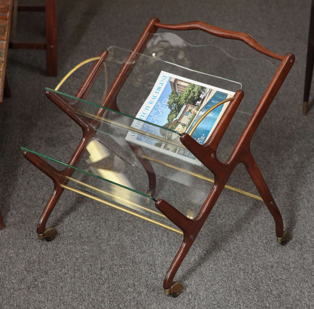 Beautiful magazine cart designed by Cesare Lacca made in Milan, 1955, one of his best models, great quality.
 