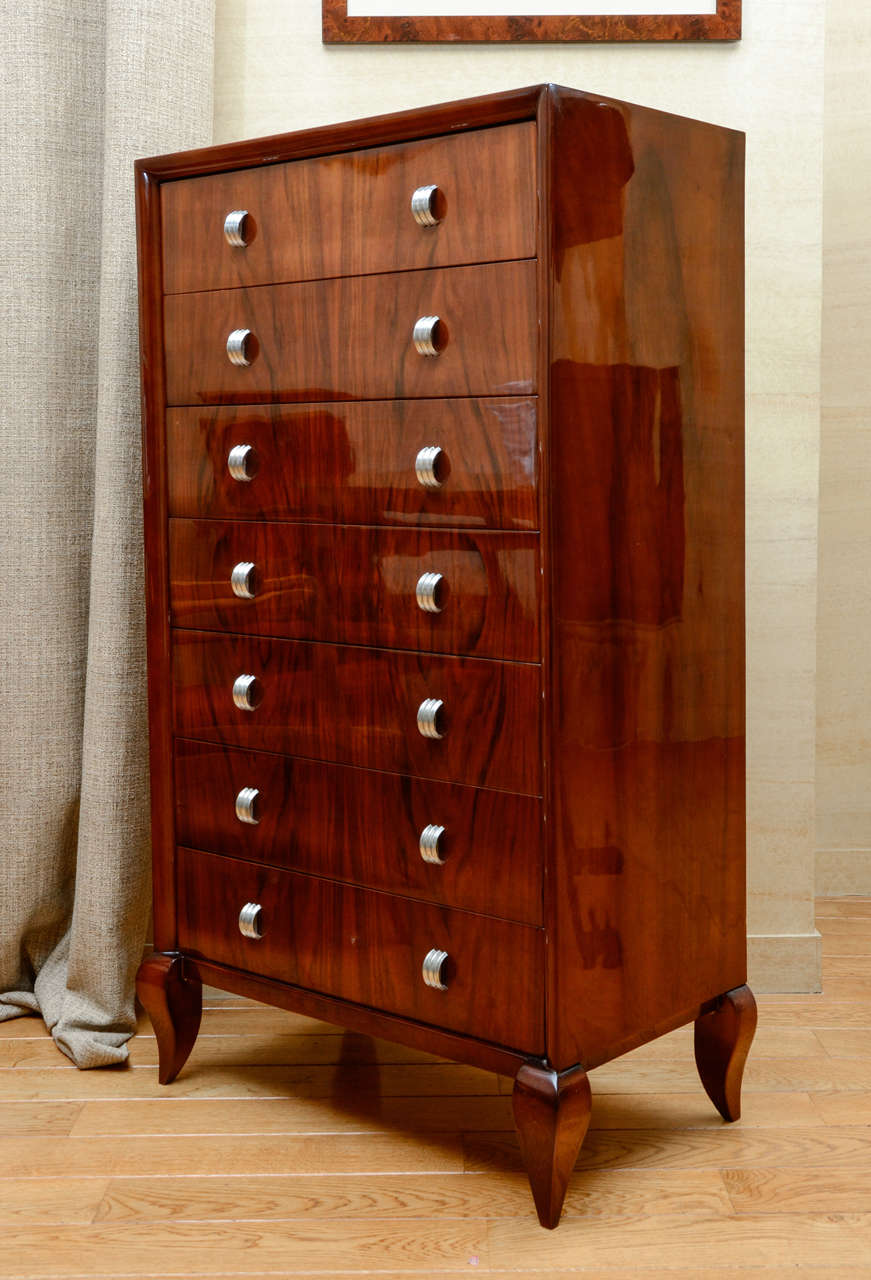 Chest with seven drawers. One for each day of the week. (Semainier).
Bird eyes walnut.
Handles in bronze-plated silver.
Entire restored.