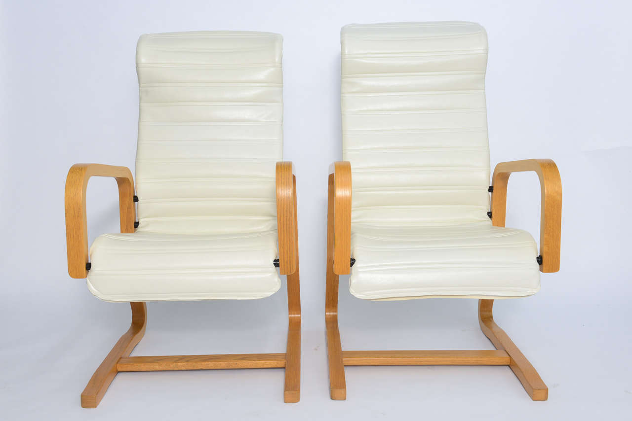 Created by bentwood masters Thonet, this pair of modern organic cantilever armchairs in a natural blonde wood finish seems to be channeling the designs of Alvar Aalto & Bruno Mathsson. Wonderful ergo-shaped seat covered in channel quilted marine