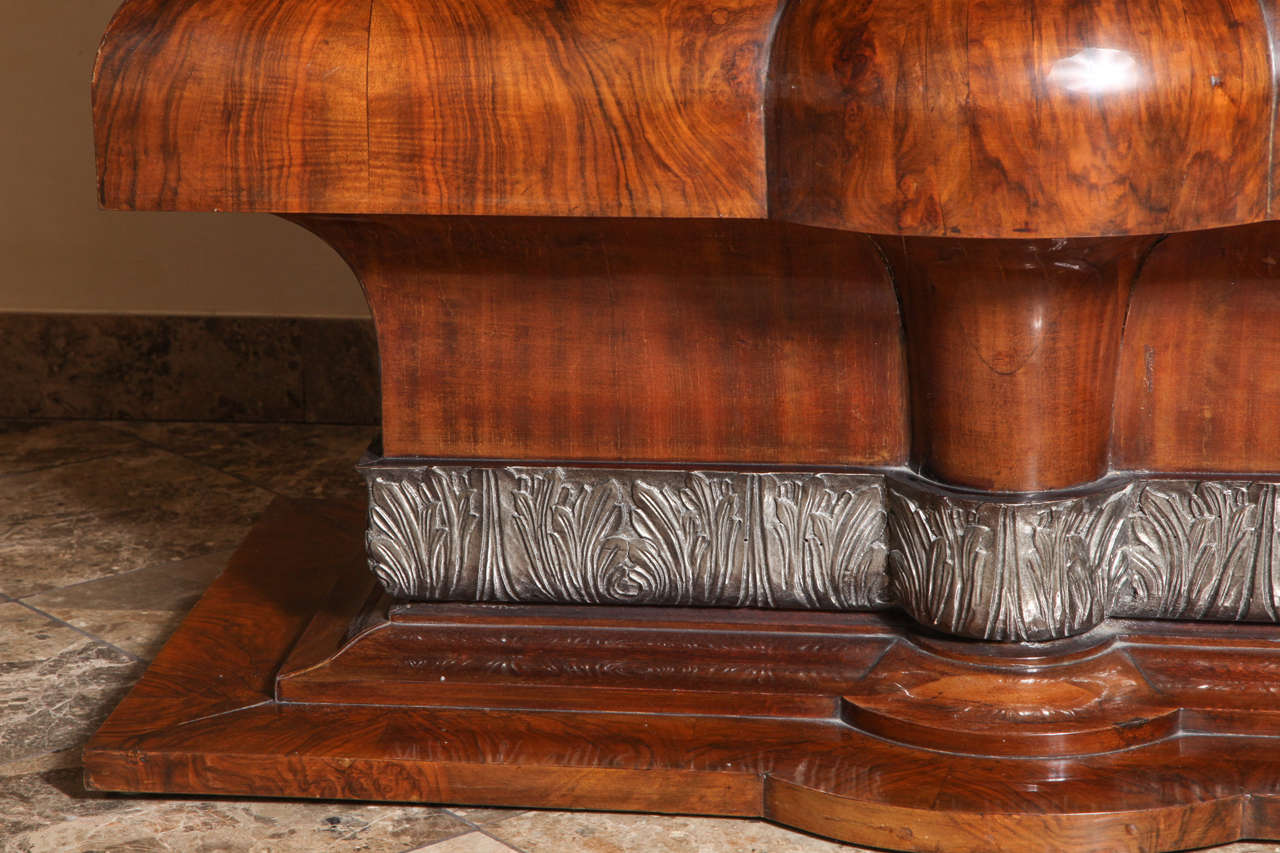Beautiful French Art Deco Burl Walnut and Silver Leaf Dining Table In Excellent Condition For Sale In New York, NY