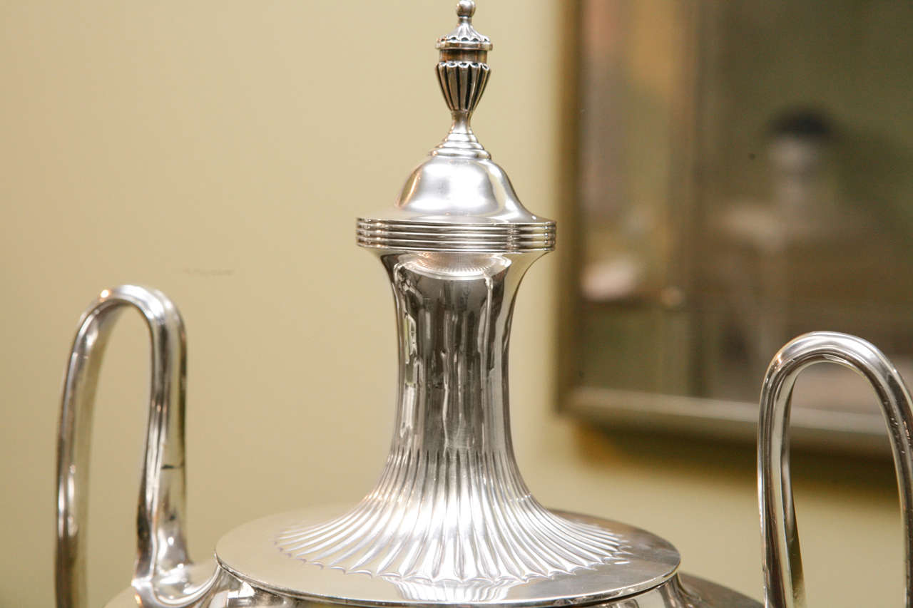 An English Sheffield Silver Samovar Early 19th Century In Excellent Condition In Los Angeles, CA