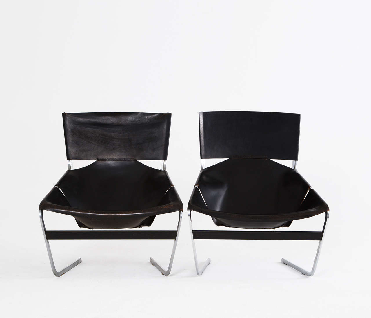 Mid-Century Modern Pair of F-444 Lounge Chairs by Pierre Paulin