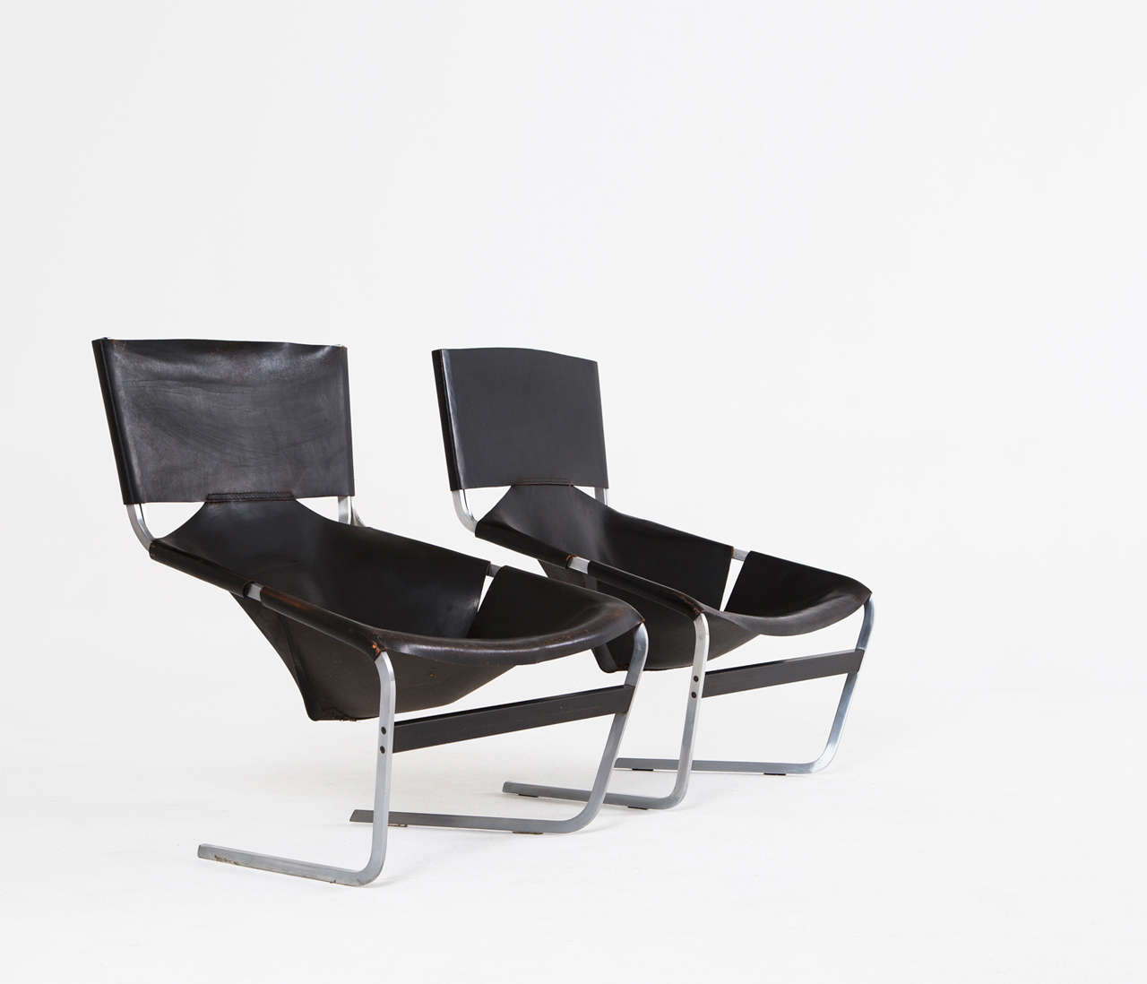 French Pair of F-444 Lounge Chairs by Pierre Paulin