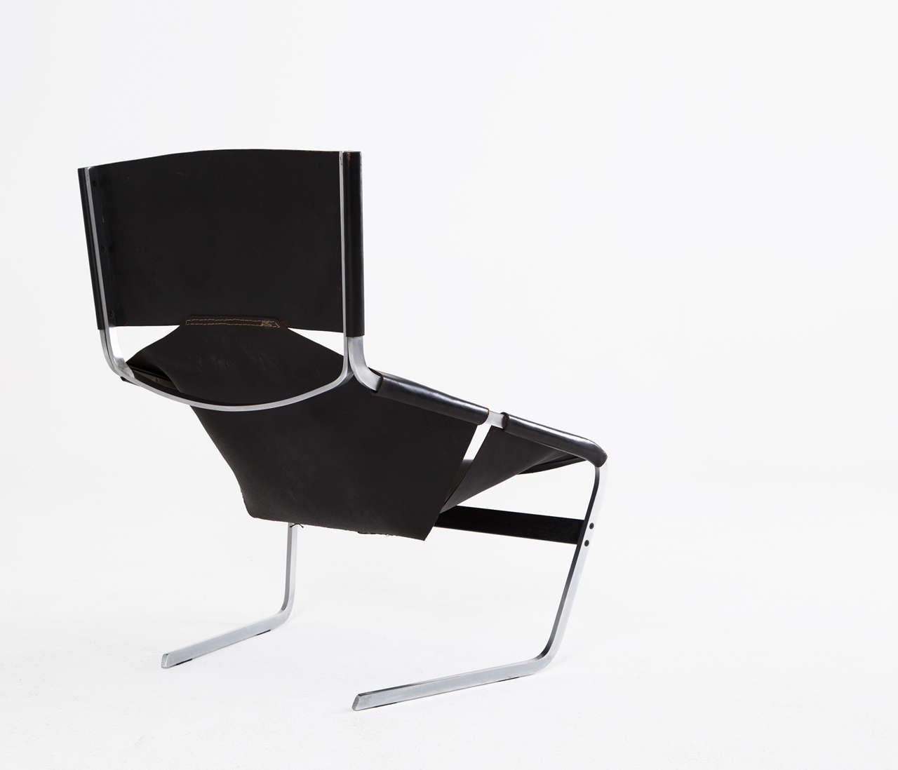 Pair of F-444 Lounge Chairs by Pierre Paulin 2