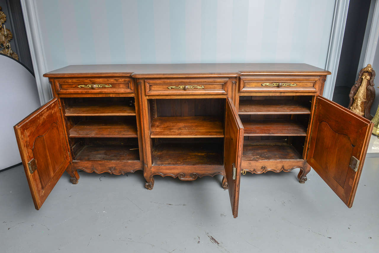 French Antique Late 19th Century Walnut Buffet In Excellent Condition In West Palm Beach, FL