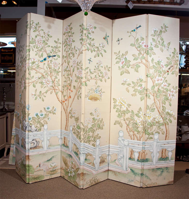 GRACIE OFF  WHITE  WALLPAPER BACKGROUND SY SERIES WITH BIRDS, FLOWERS, TREES AND A GATE- ALL HINGES COVERED0 PLAIN PAPER BACK-.<br />
SIX HINGED PANELS 18