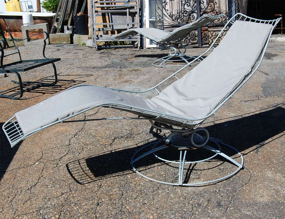 Very comfortable, metal lounging rocker. Excellent to use on the porch on patio.<br />
Can be used indoor or outdoor. <br />
Keywords: Metal Wire Lounger, lounging chair, metal chaise, metal lounger, wire chair.