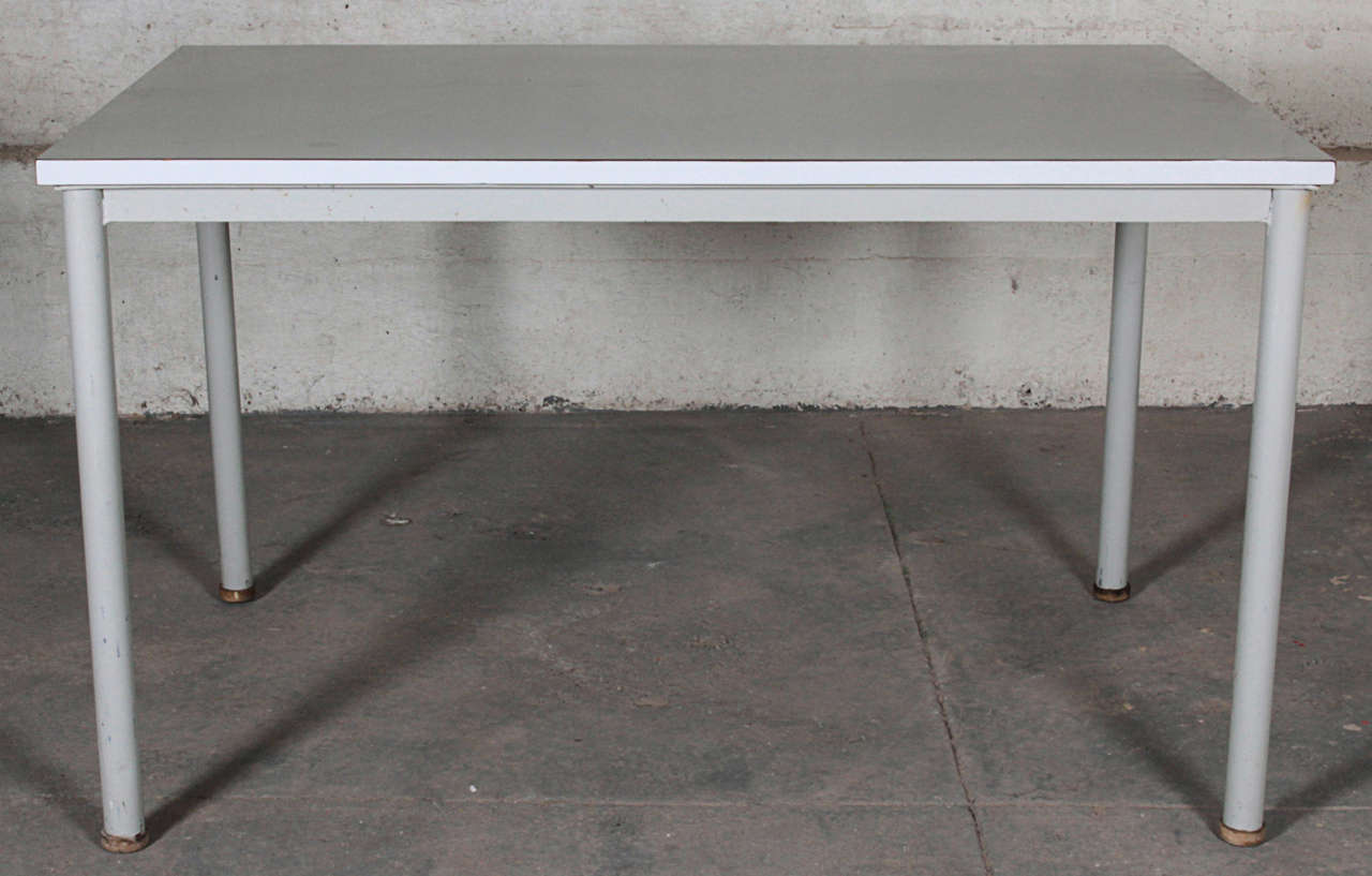 French Le Corbusier, Table
