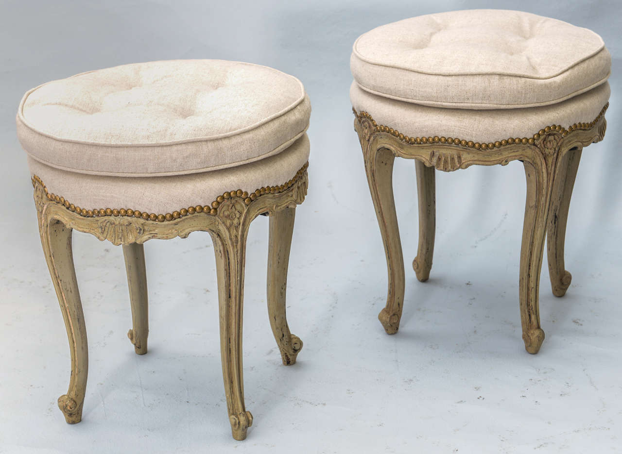 Pair of Louis XV Style Painted Stools In Excellent Condition In West Palm Beach, FL