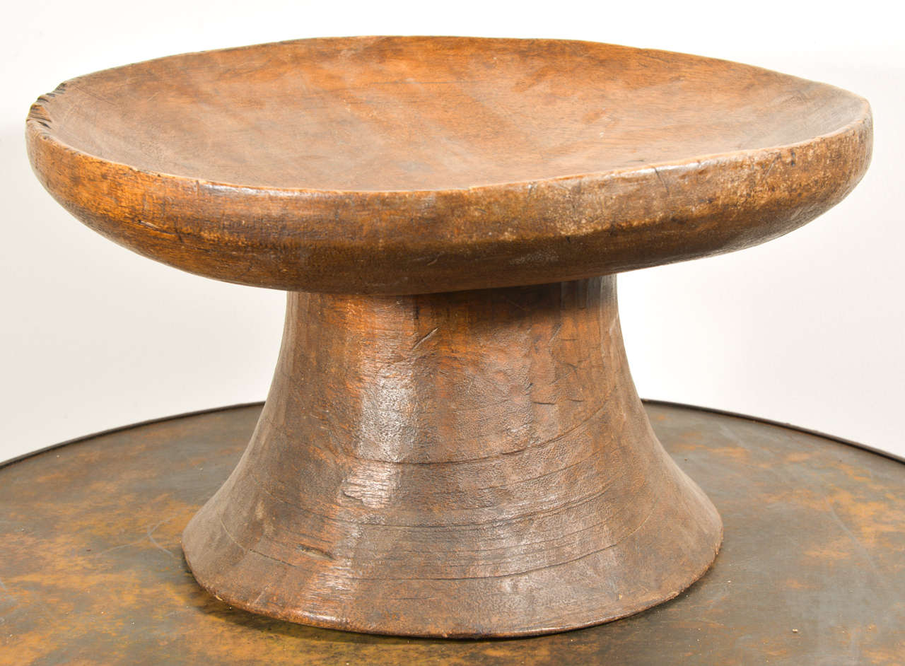 19th C. Wooden bowl on pedestal In Excellent Condition In Houston, TX
