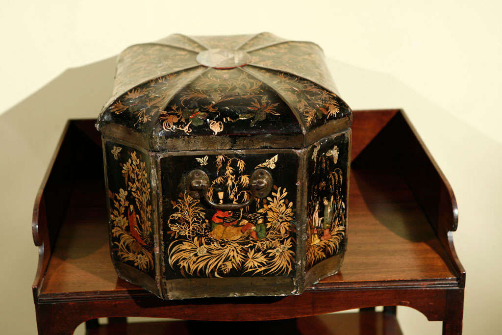 A  Chinese Export Lacquer Box, c. 1820 2