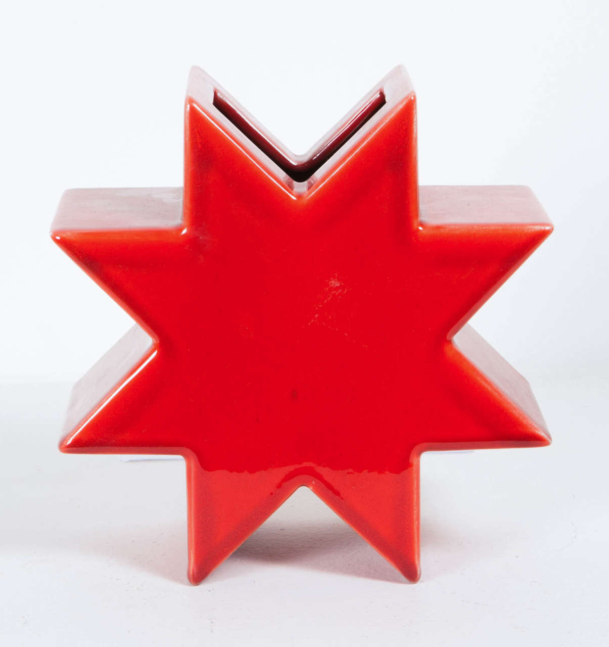 Ettore Sottsass (1917-2007) vase in red glazed earthenware representing a star with a rectangular extruded shape. Enameled signature under the base 'A. Sarri Ettore Sottsass.' Model created in1981.
 
This piece is iconic of the 1980s Italian