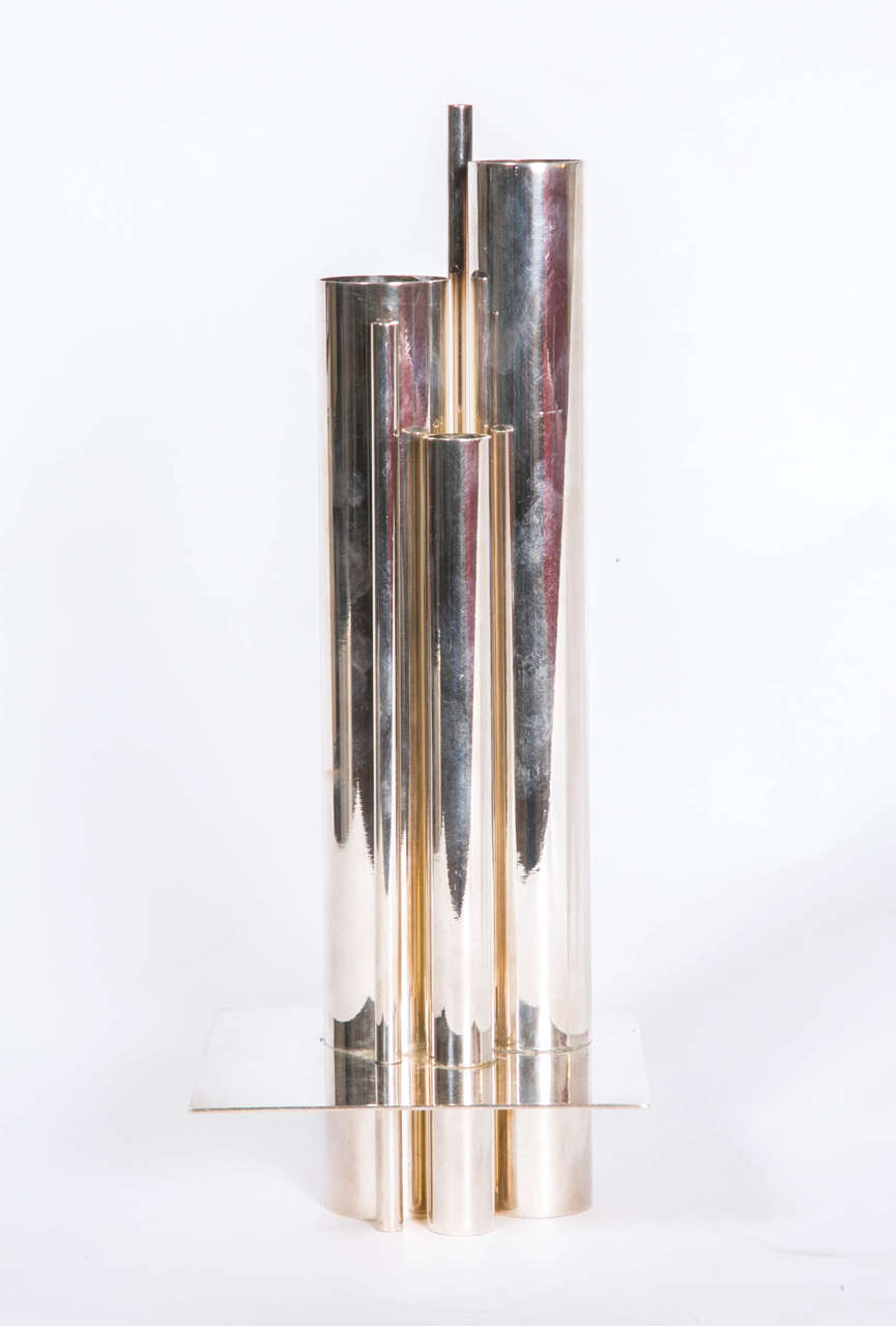 Silvered metal organ vase, circa 1950 by Gio Ponti (1891-1979) for Christofle, Gallia collection.
With five asymmetrical tubes, through a square base. 
Stamped Christofle France. 

Bibliography: Lisa Licitra Ponti, “Gio Ponti, the Complete work