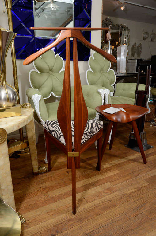 Unusual stylized mahogany finish butler chair 3