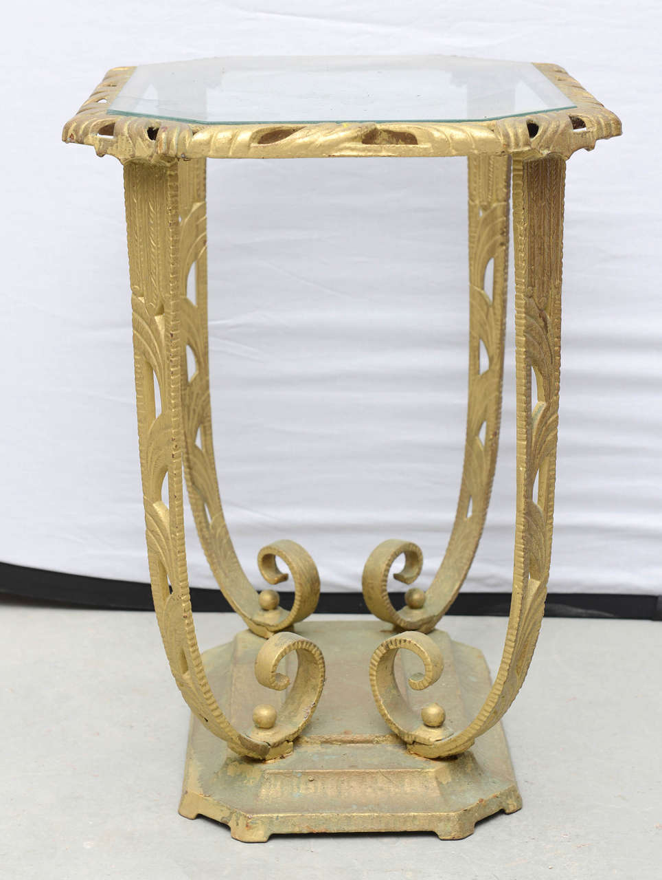 Gold and Glass Hollywood Regency Side Table, 1930 USA In Good Condition In Miami, FL