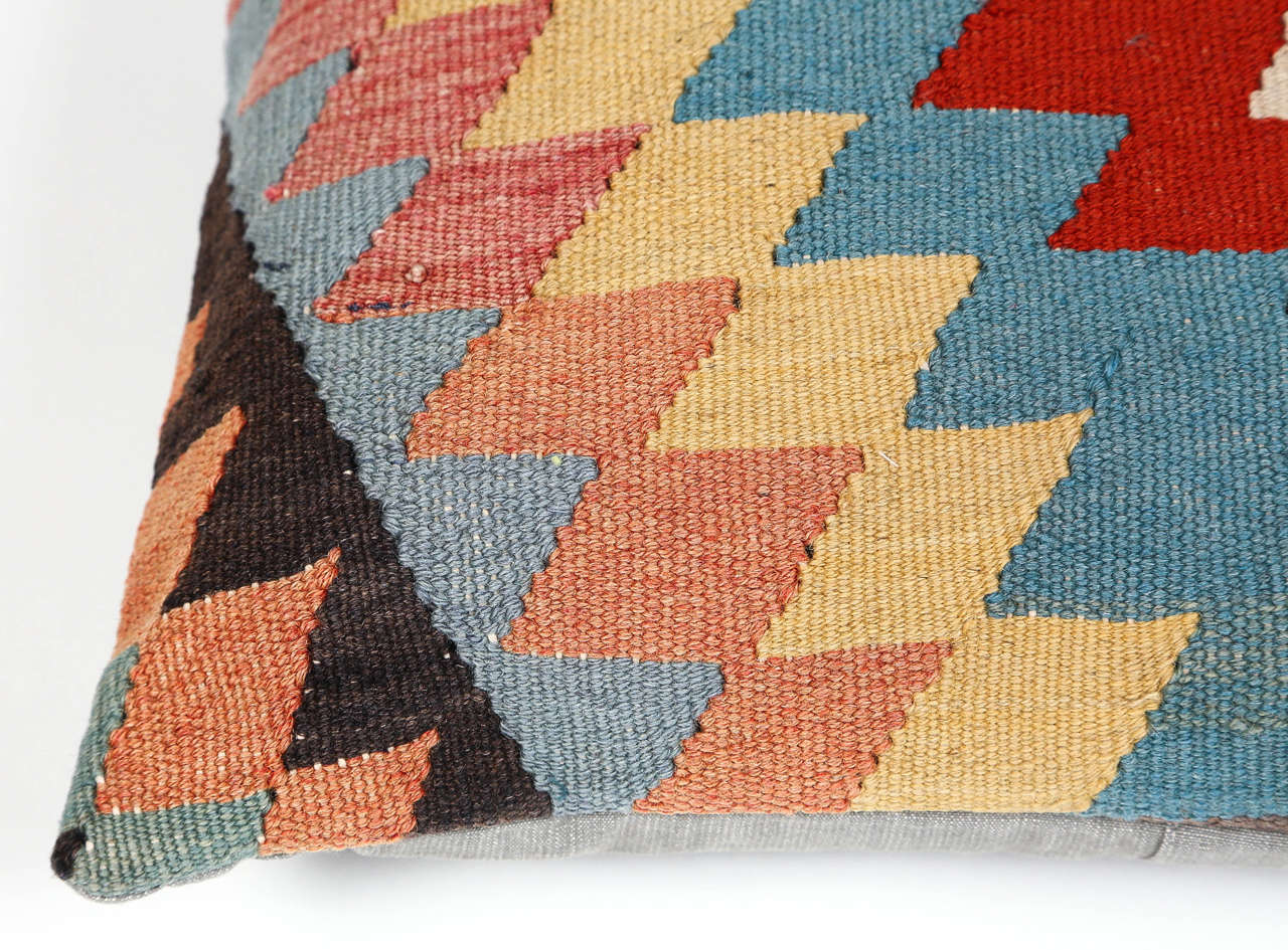 Geometric Kilim Pillow In Excellent Condition In Los Angeles, CA