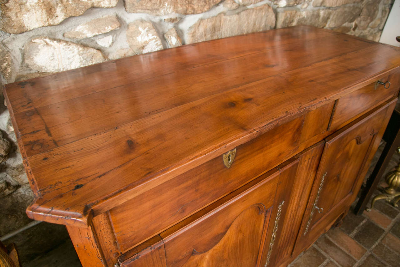 French Two-Door Fruitwood Buffet In Excellent Condition For Sale In Woodbury, CT