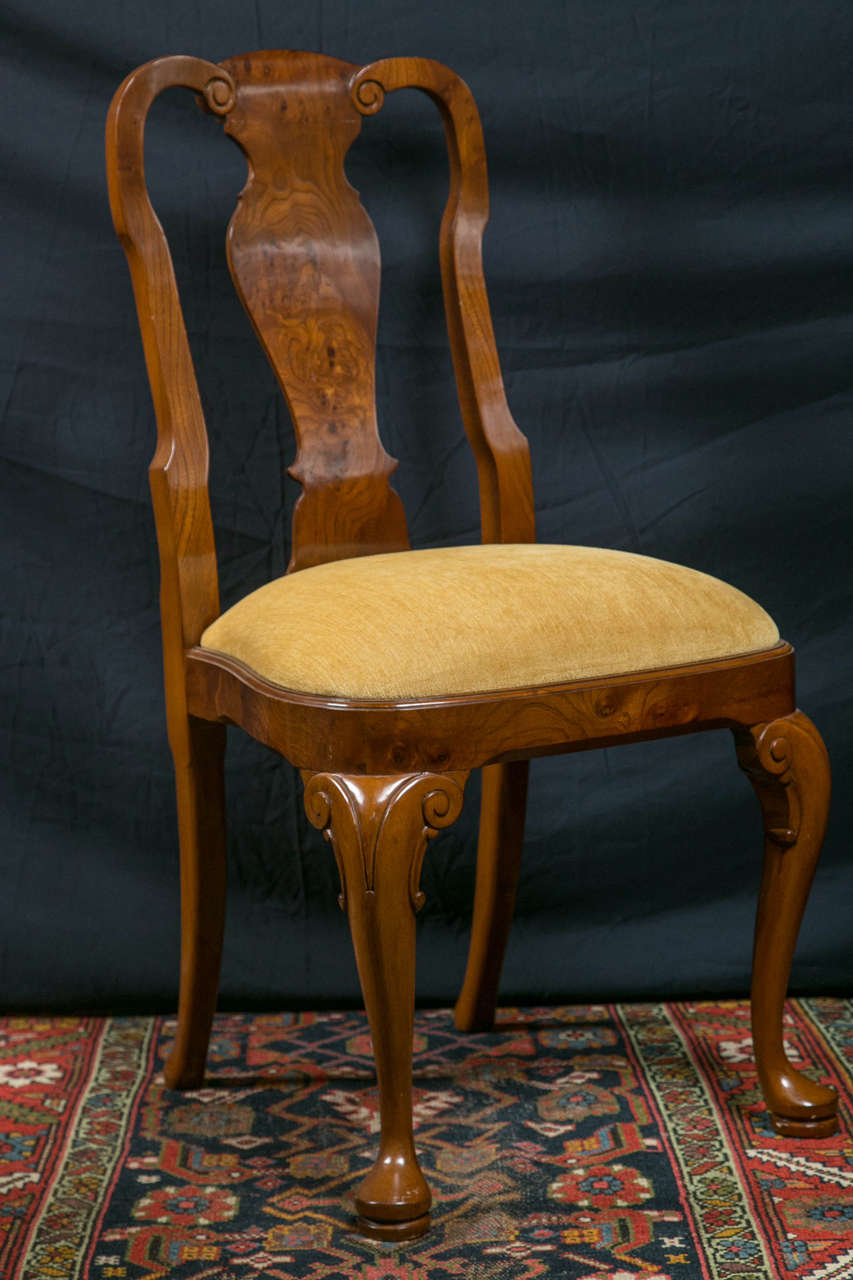 Walnut Queen Anne Style Dining Chairs / 2 Arms and 8 Sides For Sale at