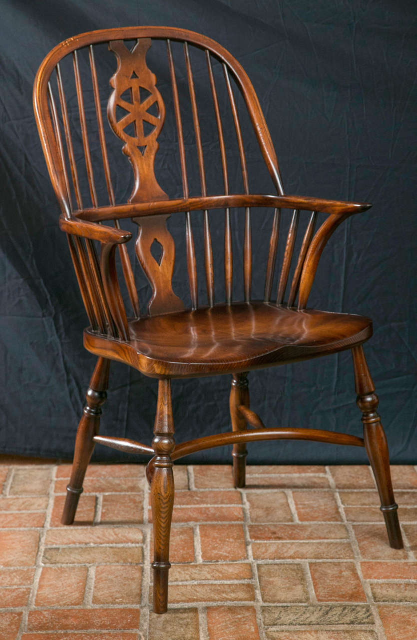 Set of Eight Windsor Wheel Back Chairs For Sale at 1stdibs