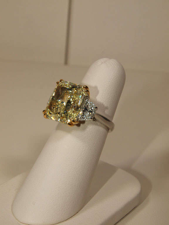Italian Highly important Canary Diamond Ring For Sale