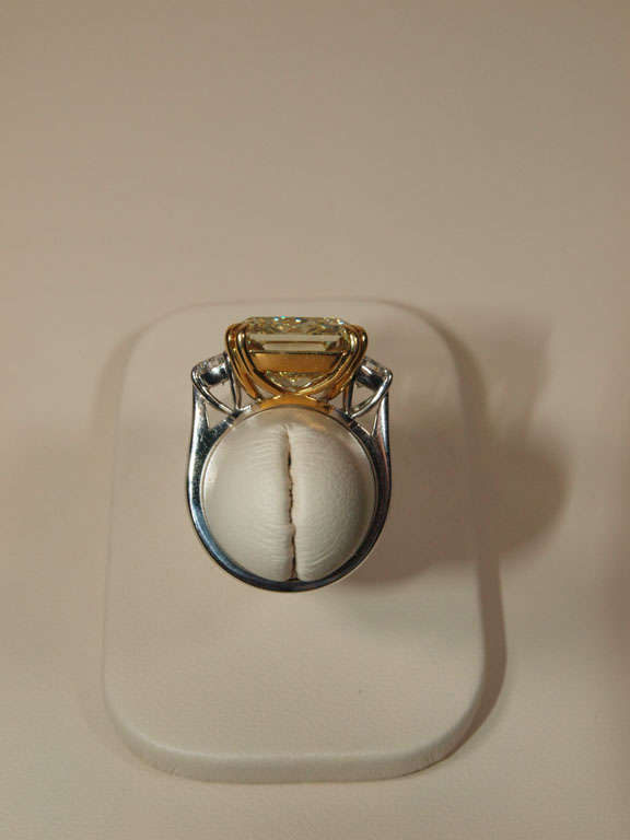 20th Century Highly important Canary Diamond Ring For Sale