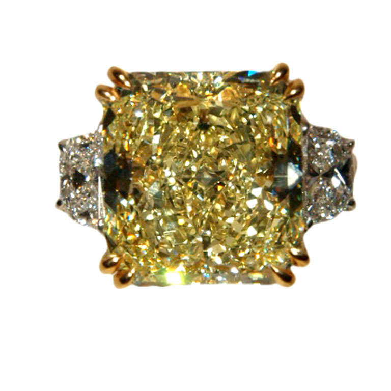 Highly important Canary Diamond Ring For Sale