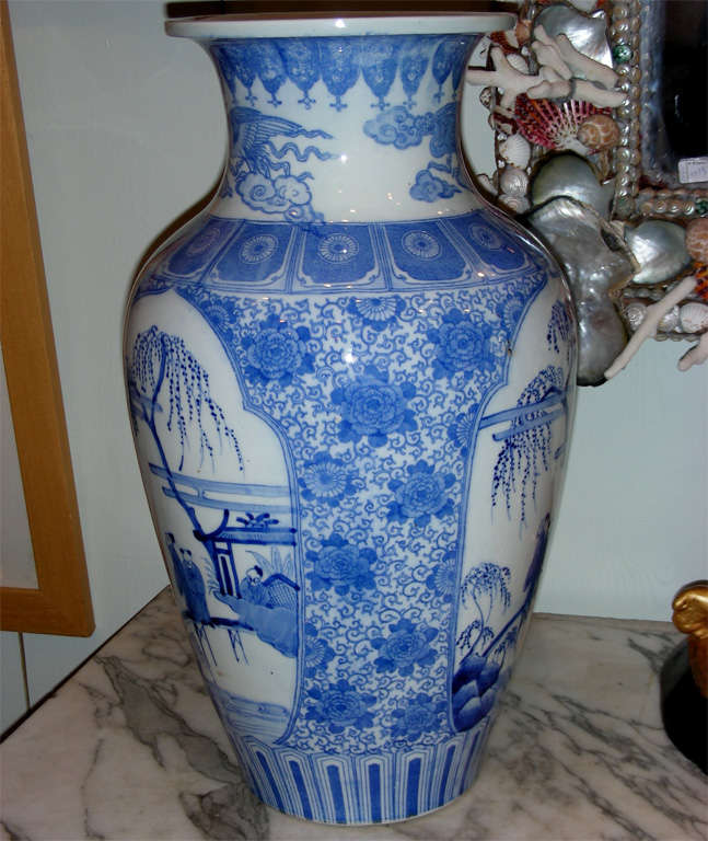 Two end of 19th-early 20th century Chinese vases in white porcelain with blue motifs.