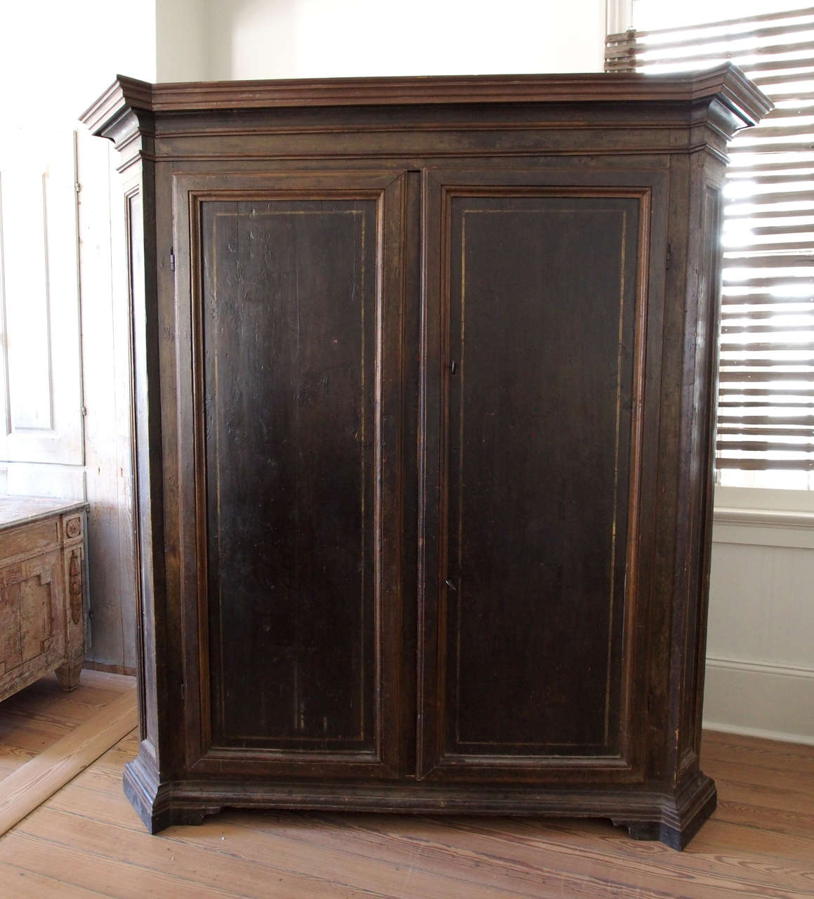 Painted Italian cabinet