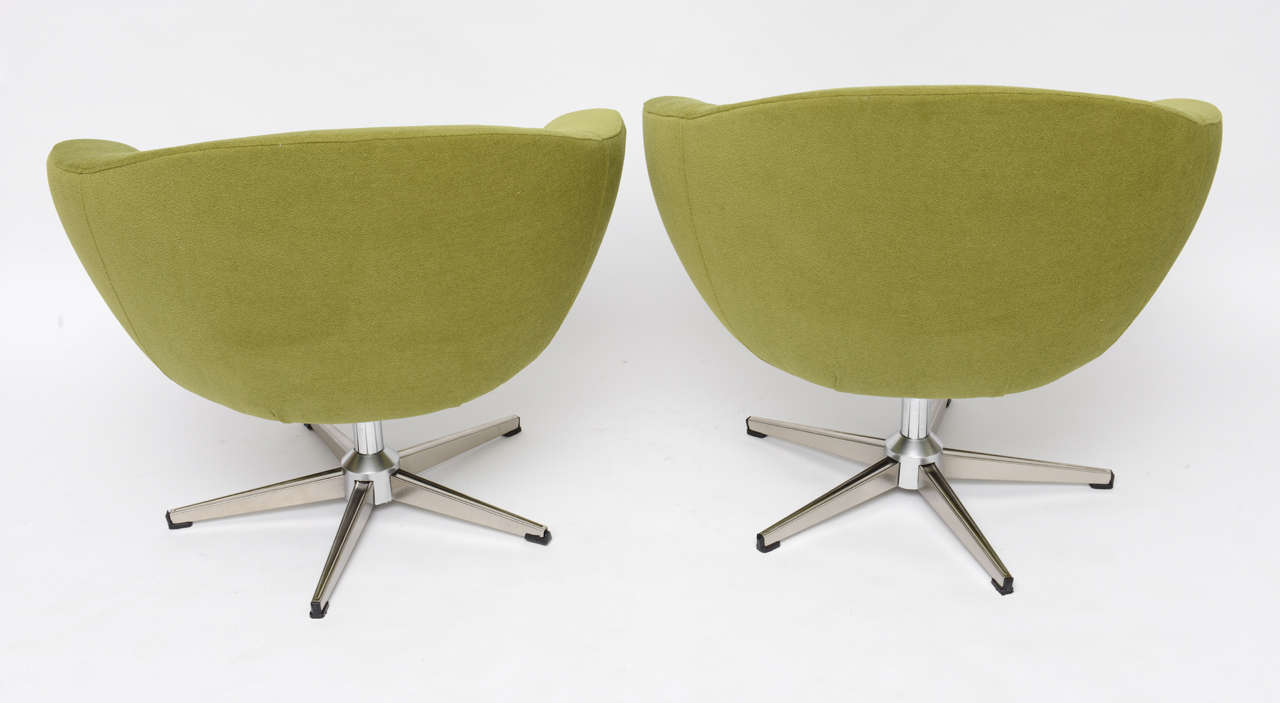 Classic Swedish Overman Swivel Egg Chairs In Excellent Condition In Miami, FL