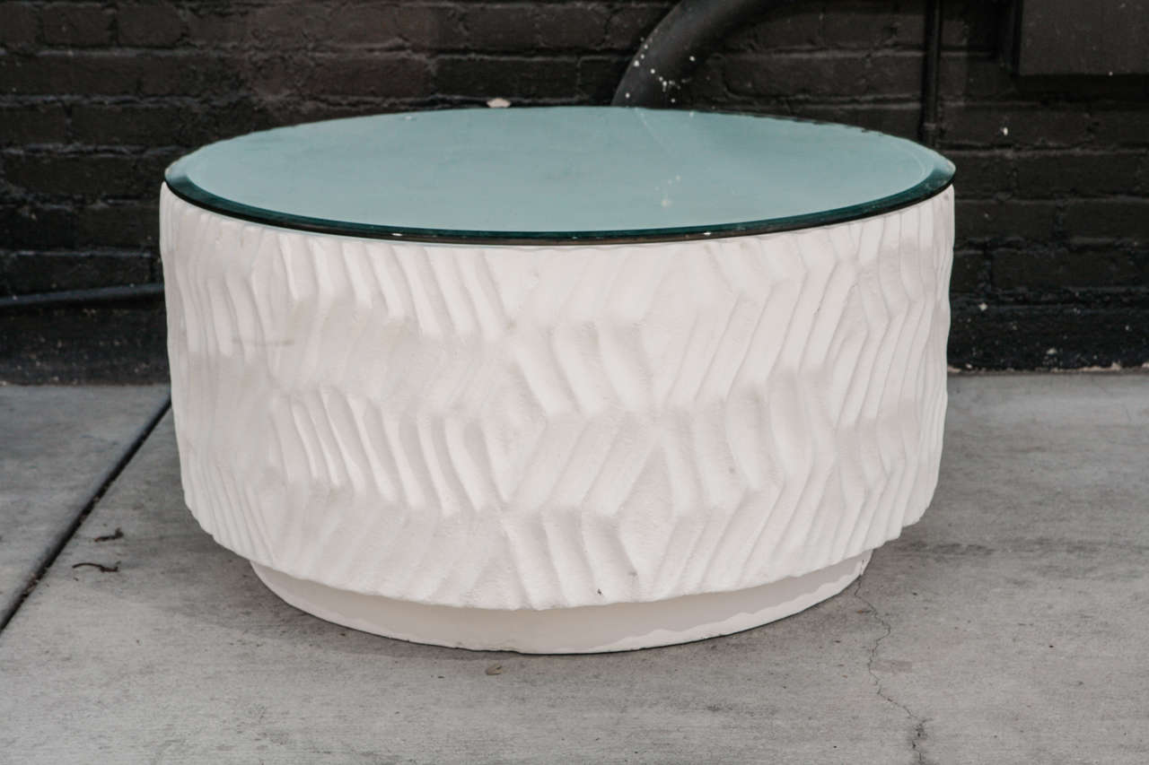 1970's White Plaster Round Coffee Table In Excellent Condition In South Pasadena, CA