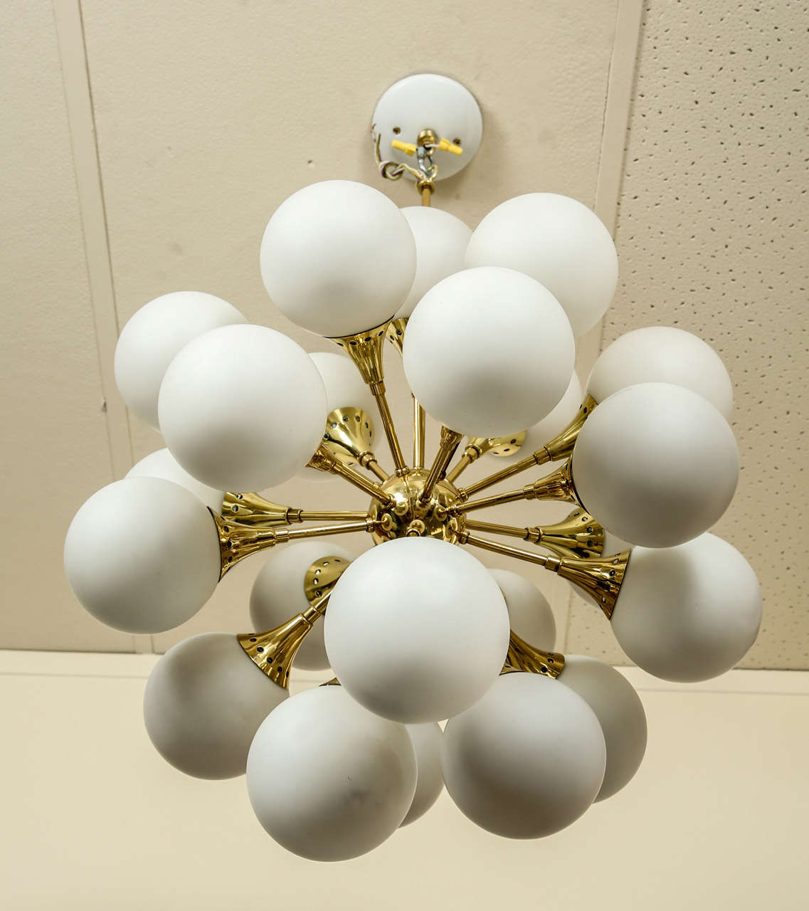 Mid-20th Century Fabulous brass sputnik chandelier with frosted glass globes.