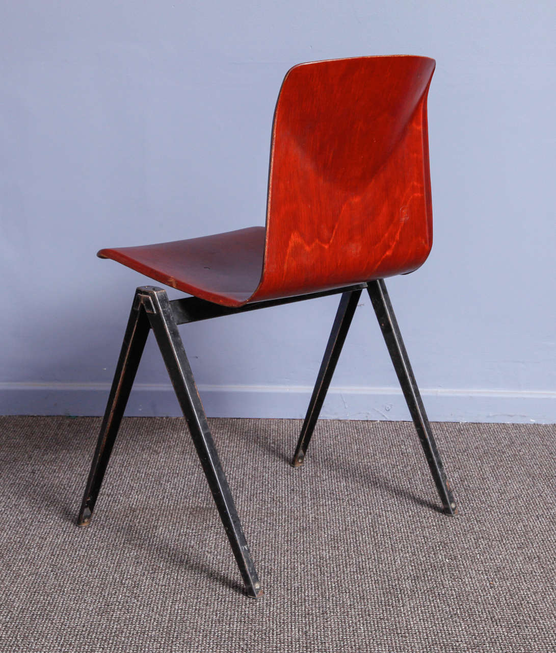 Set of 12 Thur-Op-Seat Chairs with Stackable Metal Frame In Good Condition In Brussels, BE