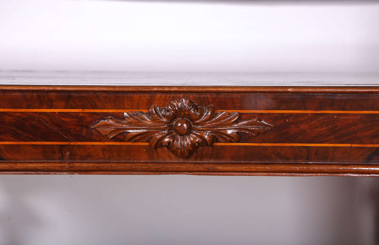 Nord Italian Early 19th Century Walnut Center Table In Good Condition For Sale In Rome, IT