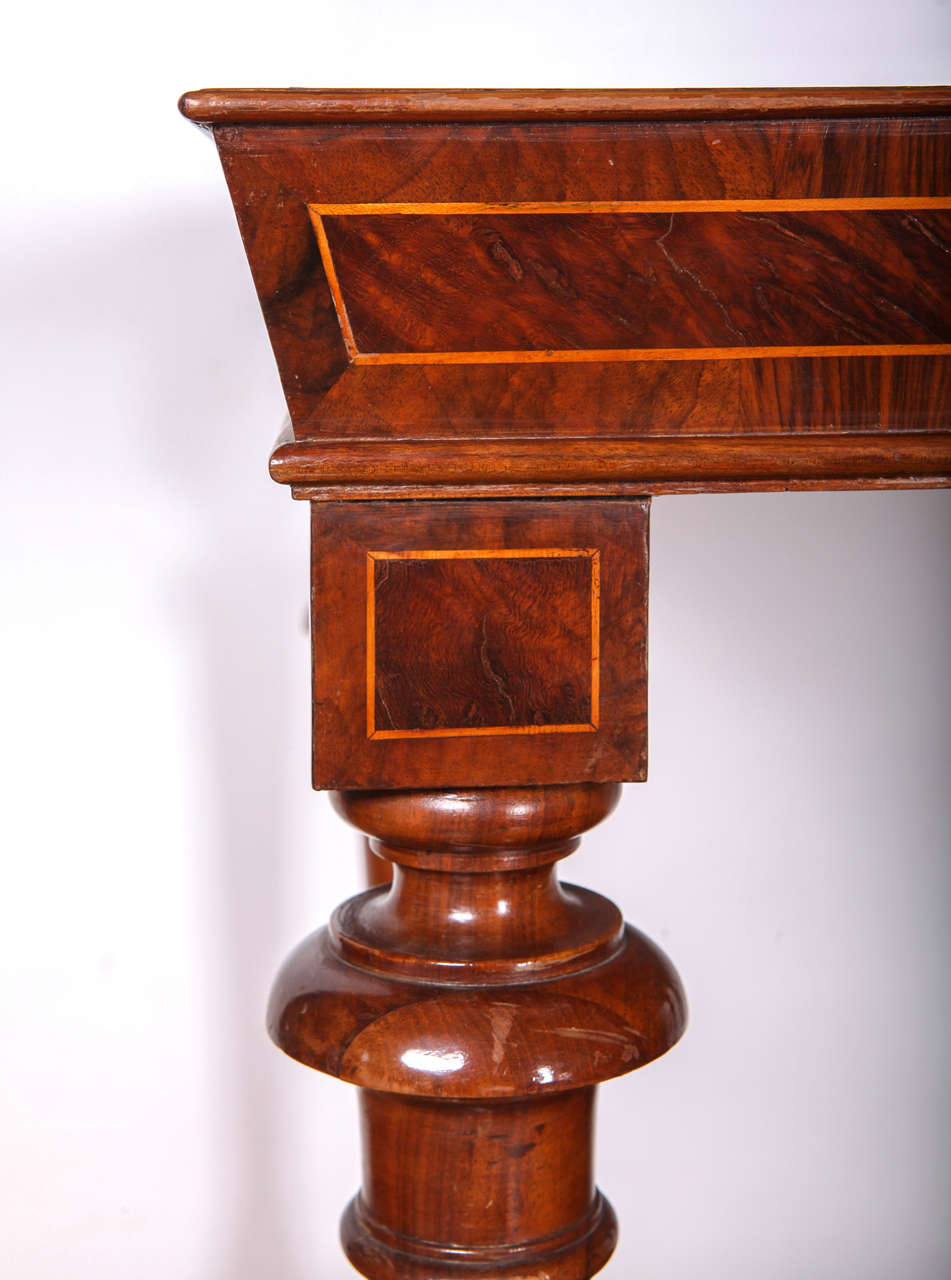 Nord Italian Early 19th Century Walnut Center Table For Sale 1