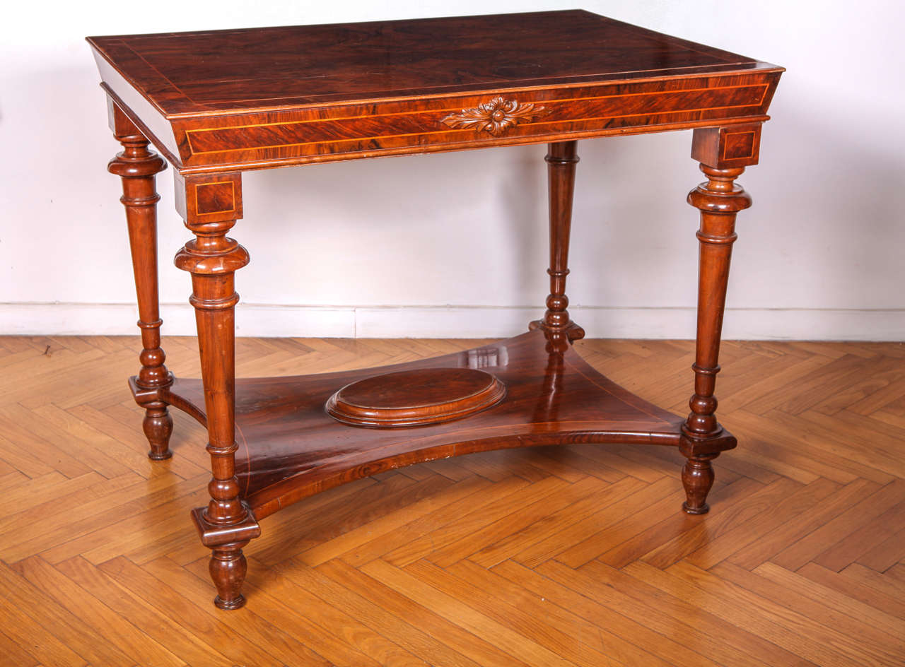 Nord Italian Early 19th Century Walnut Center Table For Sale 2