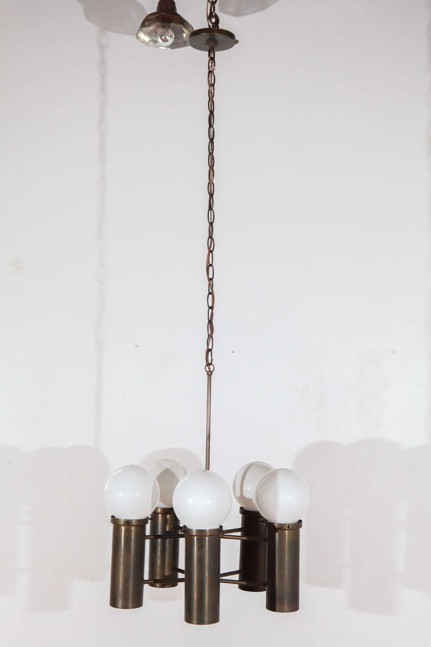 Amerikanischer Kronleuchter aus altem Bestand mit fünf oberen und fünf unteren Lichtern. Neu verkabelt für zehn 100-Watt-Birnen.