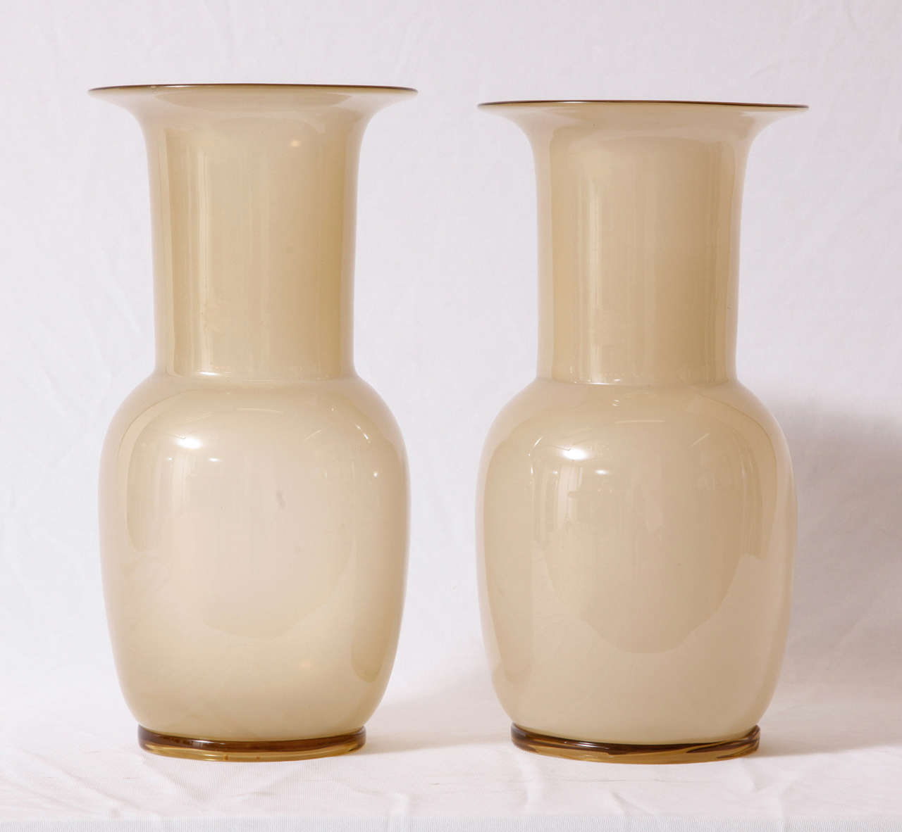 Two 'Incamiciato pagliesco' vases by the Italian architect Tomaso Buzzi (1900-1981) and executed by Venini, glassworks located in Murano,Italy.