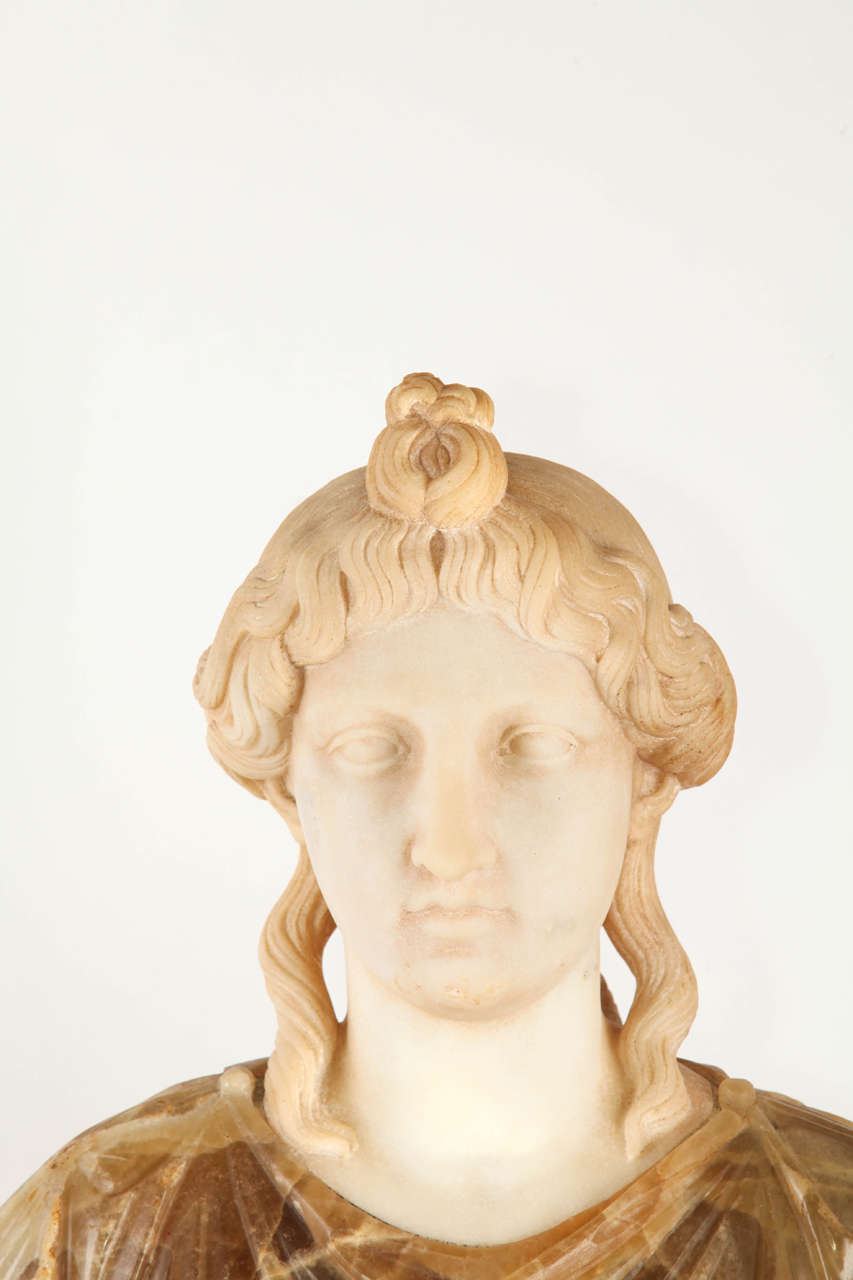 Bust in White Marble and Alabaster In Good Condition In Roma, IT