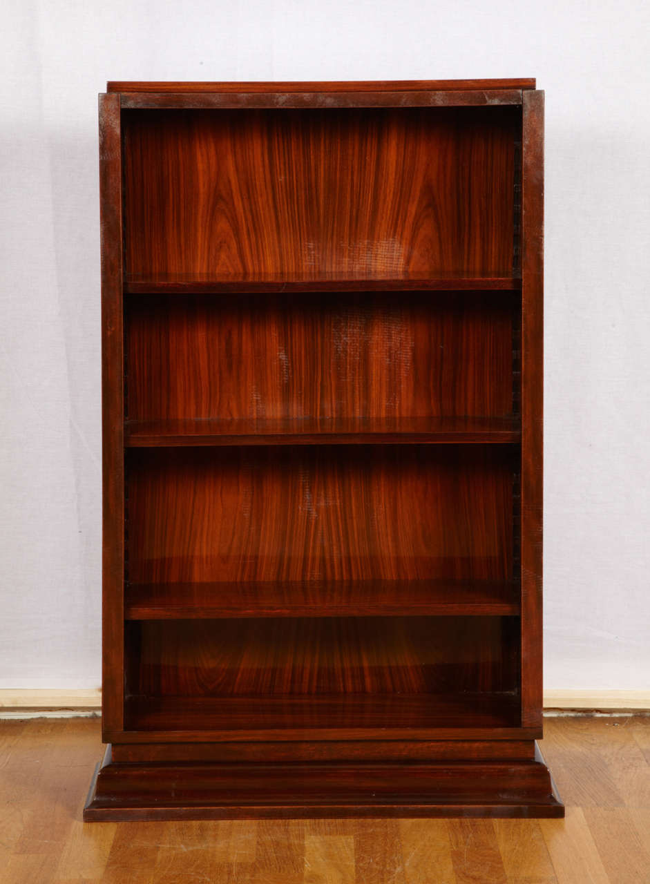 Walnut Art Deco Bookcase In Good Condition For Sale In Paris, FR
