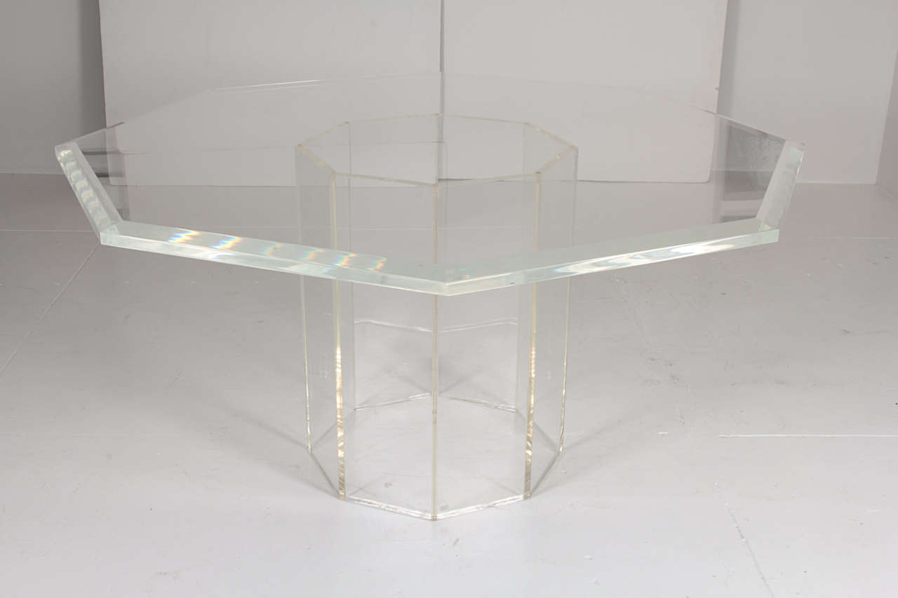 Thick lucite top with beveled edges 
Base is also in lucite