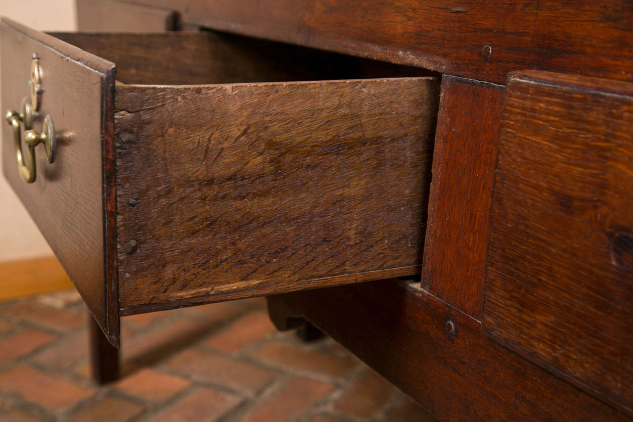 English Oak Three-Drawer Server / Huntboard In Excellent Condition In Woodbury, CT